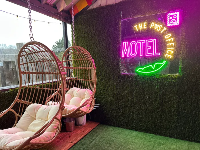 NeonSignsNow.co.uk - Artwork Neon Sign