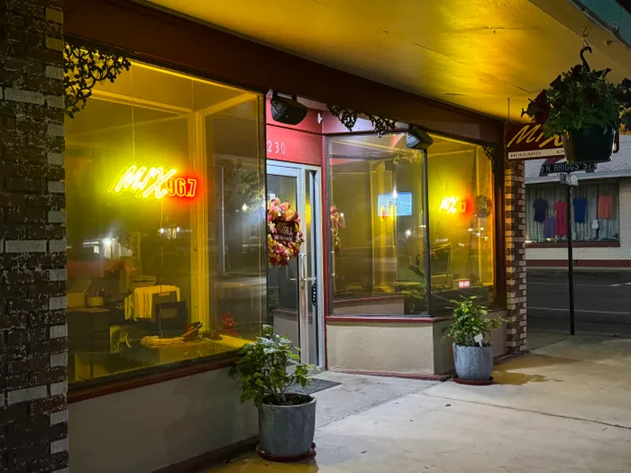 NeonSignsNow.co.uk - Artwork Neon Sign